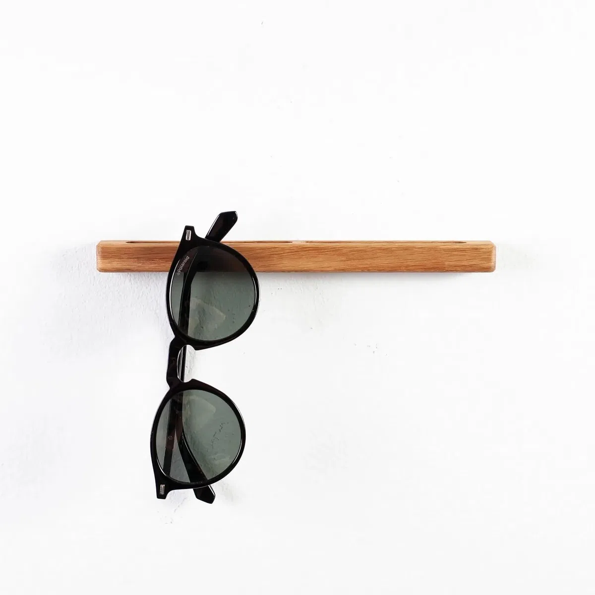 Wandhalterung für Lesebrillen aus Holz – Brillenhalter aus massiver Eiche, minimalistischer Brillen-Organizer für Nachttisch & Büro, Germany