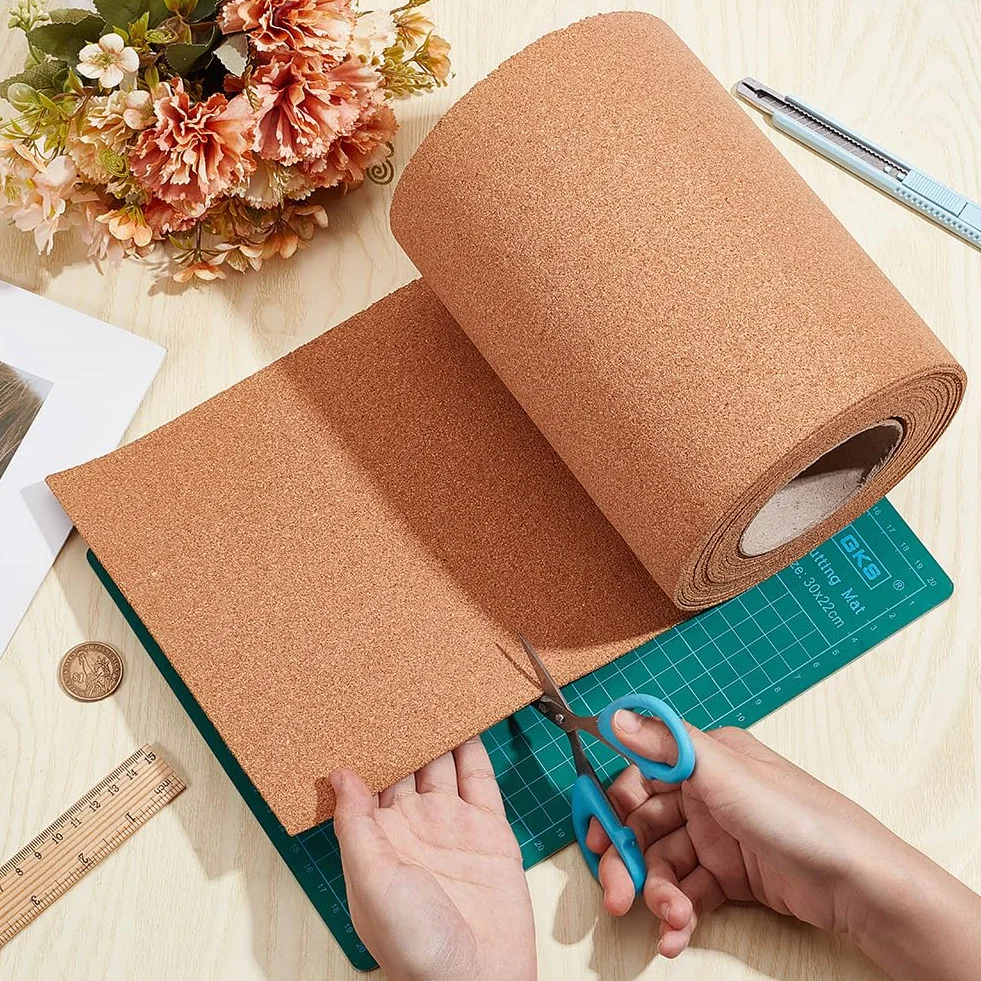 BENECREAT 600x20cm Korkrolle, 2mm Naturkorkbrett Pinnwand Korkbrett Papierblätter für Untersetzer, Wanddekoration, Party und DIY Handwerksbedarf