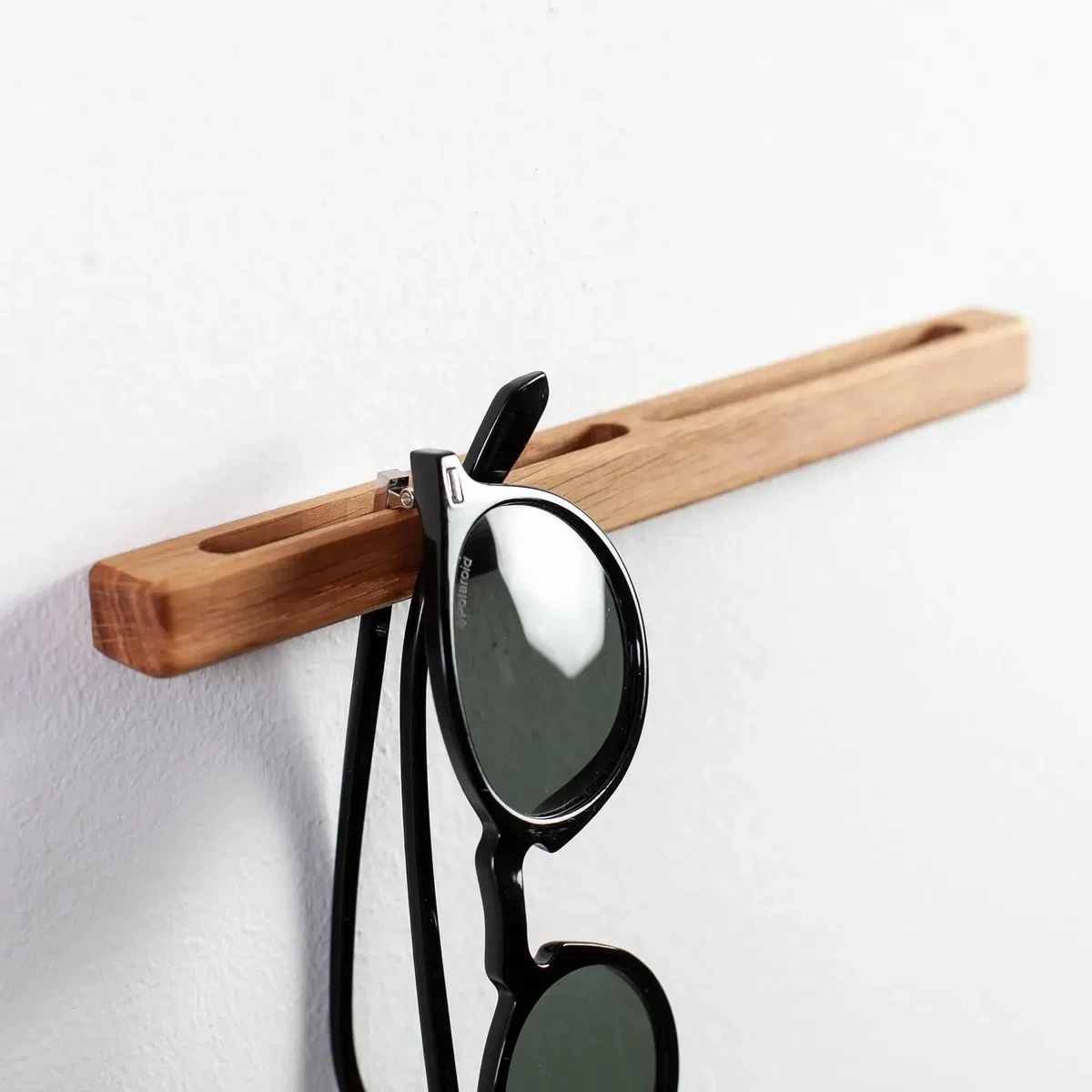 Wandhalterung für Lesebrillen aus Holz – Brillenhalter aus massiver Eiche, minimalistischer Brillen-Organizer für Nachttisch & Büro, Germany