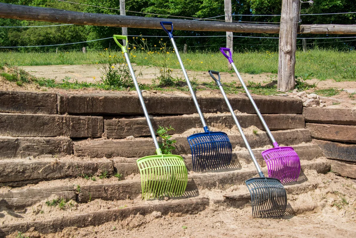 horizont Schwedengabel grau aus stabilem Kunststoff, 40 cm breit, 18 Zinken, Heugabel für Pferd, Hof und Stall, Dunggabel ohne Stiel, Mistgabel, Bollengabel