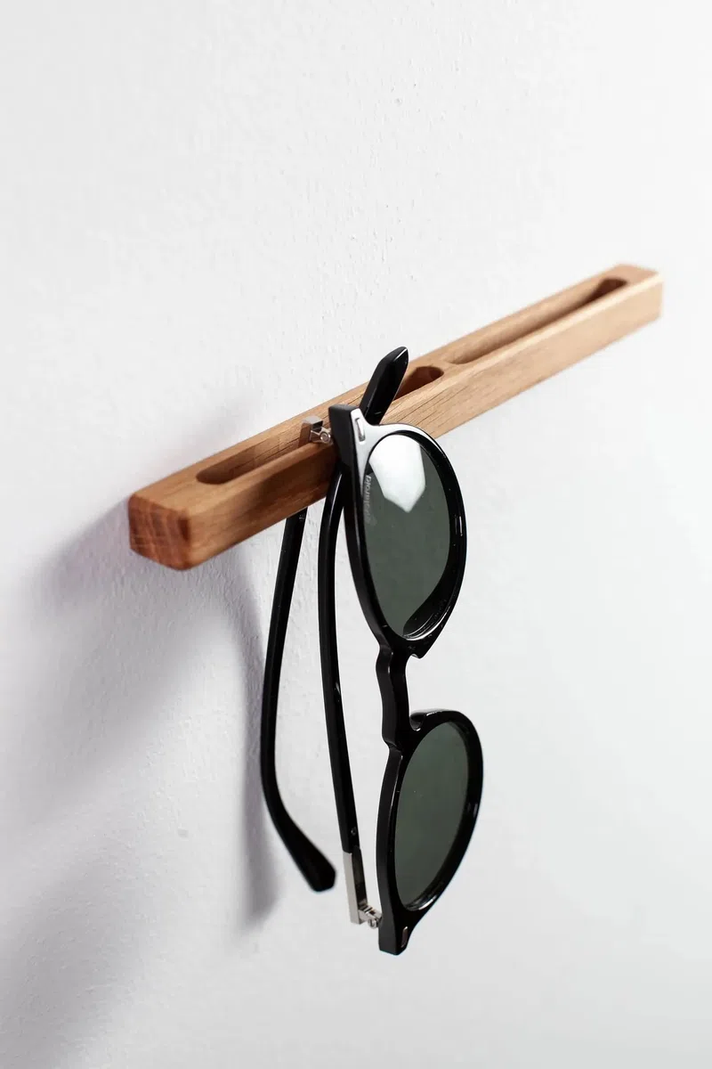 Wandhalterung für Lesebrillen aus Holz – Brillenhalter aus massiver Eiche, minimalistischer Brillen-Organizer für Nachttisch & Büro, Germany